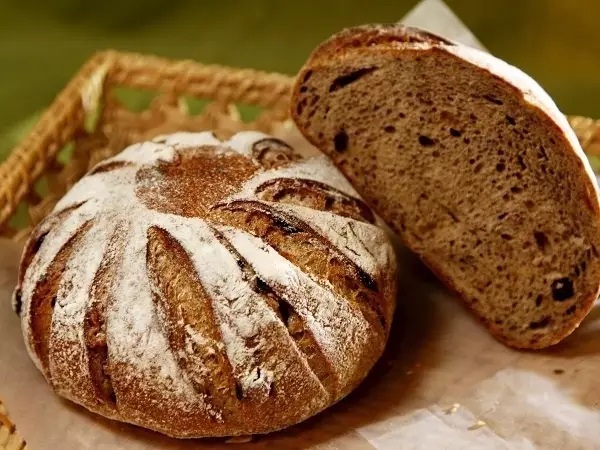 与之相对的白面包,简单直白的叫做:white bread.